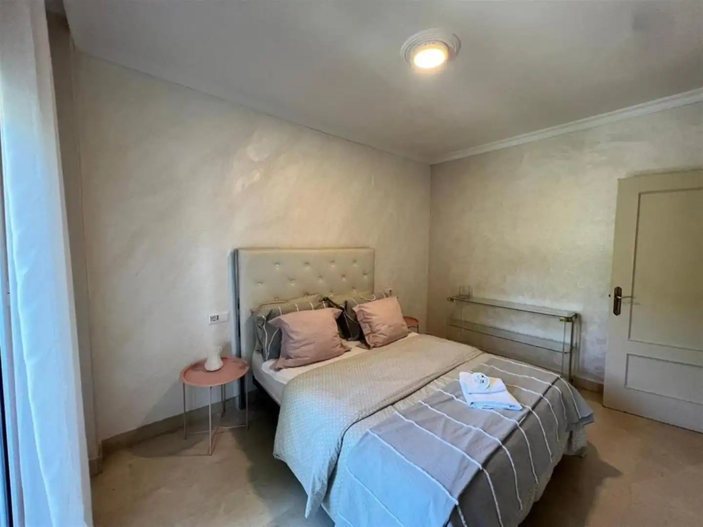 Dormitori de Apartament en venda en Marbella amb Aire condicionat i Terrassa