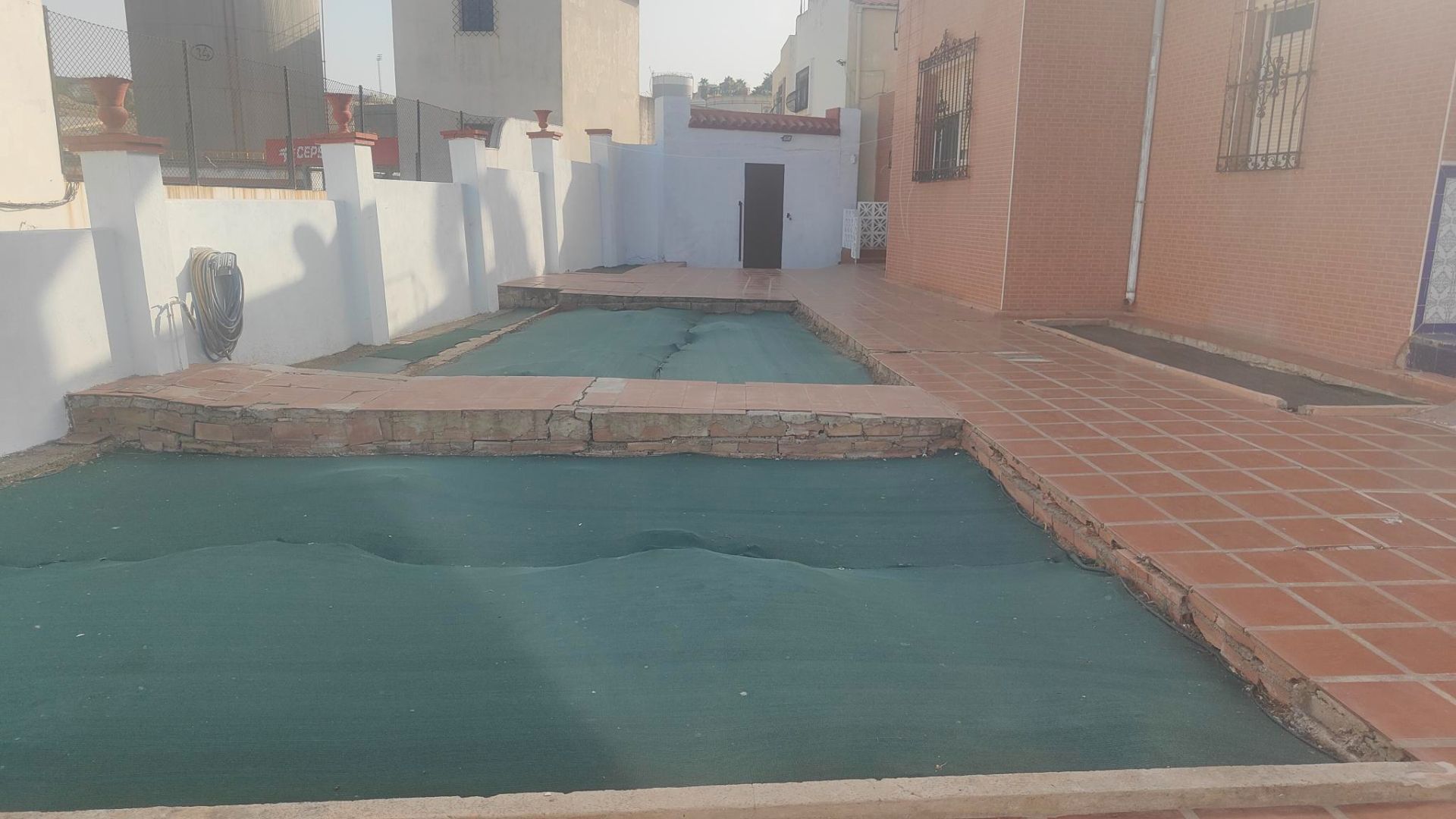 Piscina de Casa o xalet en venda en  Ceuta Capital amb Jardí privat, Terrassa i Moblat