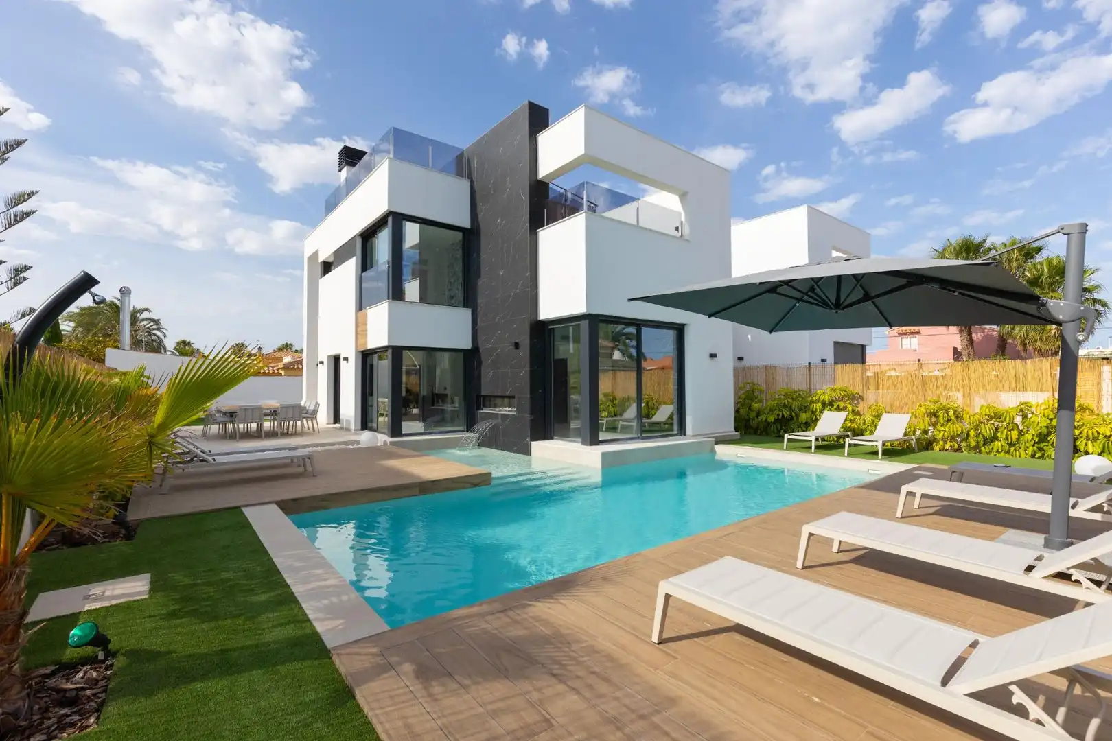Villa con piscina in vendita a Zona Carrefour - Urbanizaciones, imagen 4