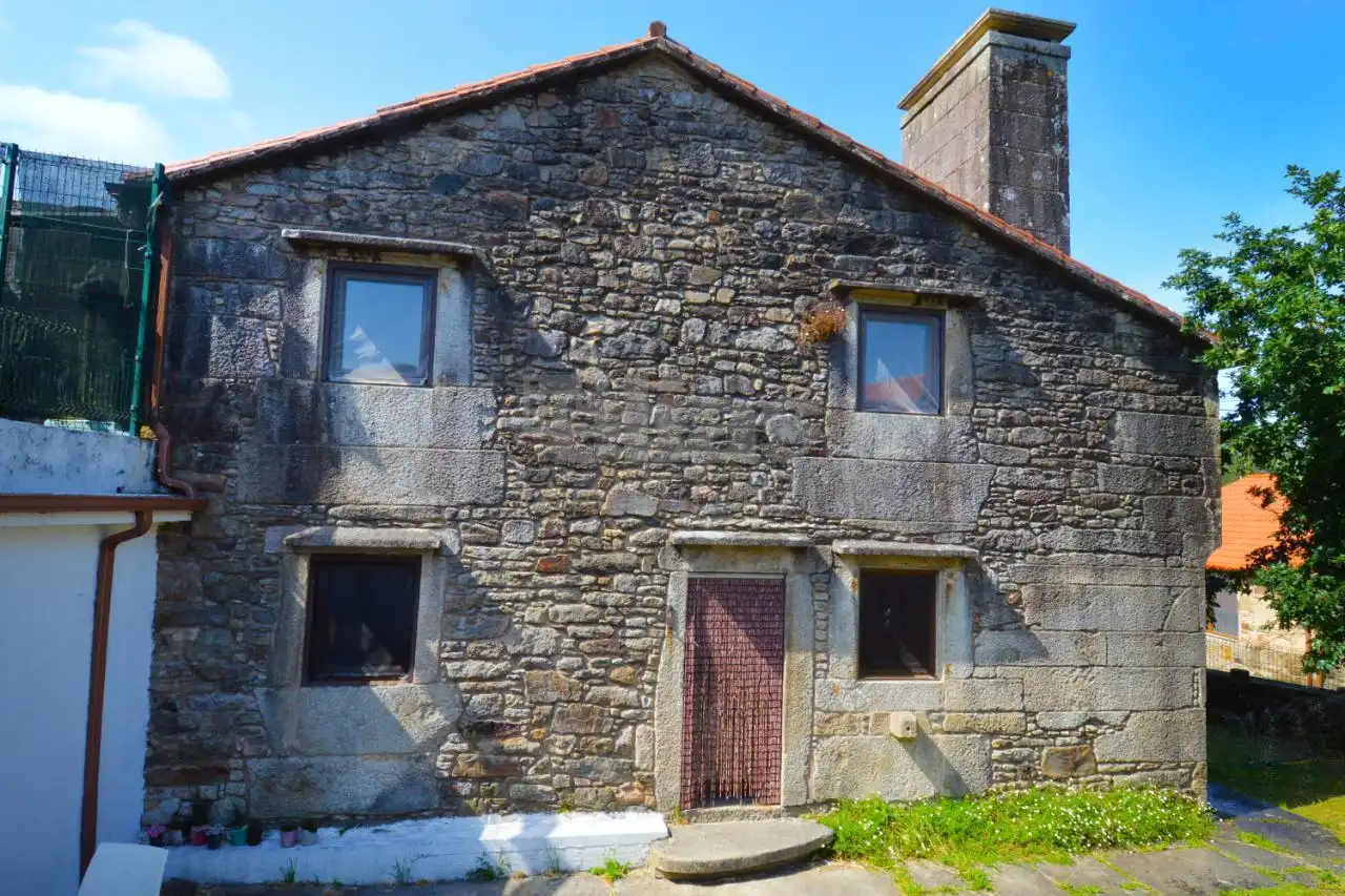 Vista exterior de Casa o xalet en venda en Vimianzo amb Calefacció, Jardí privat i Terrassa