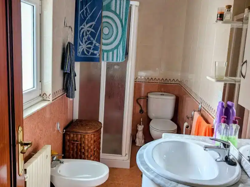 Bany de Casa o xalet en venda en Teverga amb Balcó
