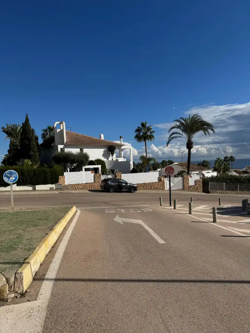 Vista exterior de Casa o xalet en venda en Orihuela amb Jardí privat, Terrassa i Piscina