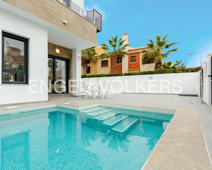 Swimming pool of House or chalet for sale in Torrevieja  with Air Conditioner, Heating and Private garden