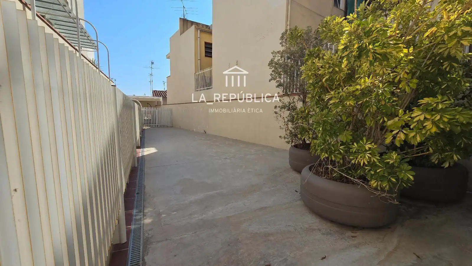 Vista exterior de Ático en venta en Mataró con Aire acondicionado, Calefacción y Terraza
