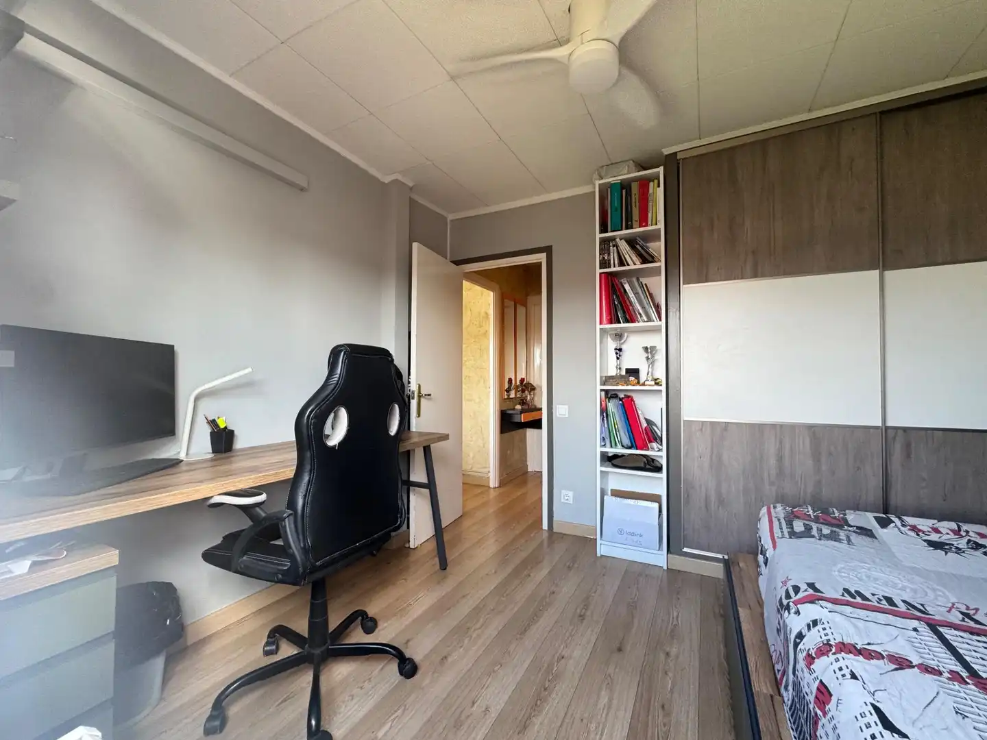 Habitación de Ático en venta en Igualada con Calefacción, Parquet y Terraza