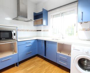 Kitchen of Apartment for sale in  Sevilla Capital  with Air Conditioner, Parquet flooring and Storage room