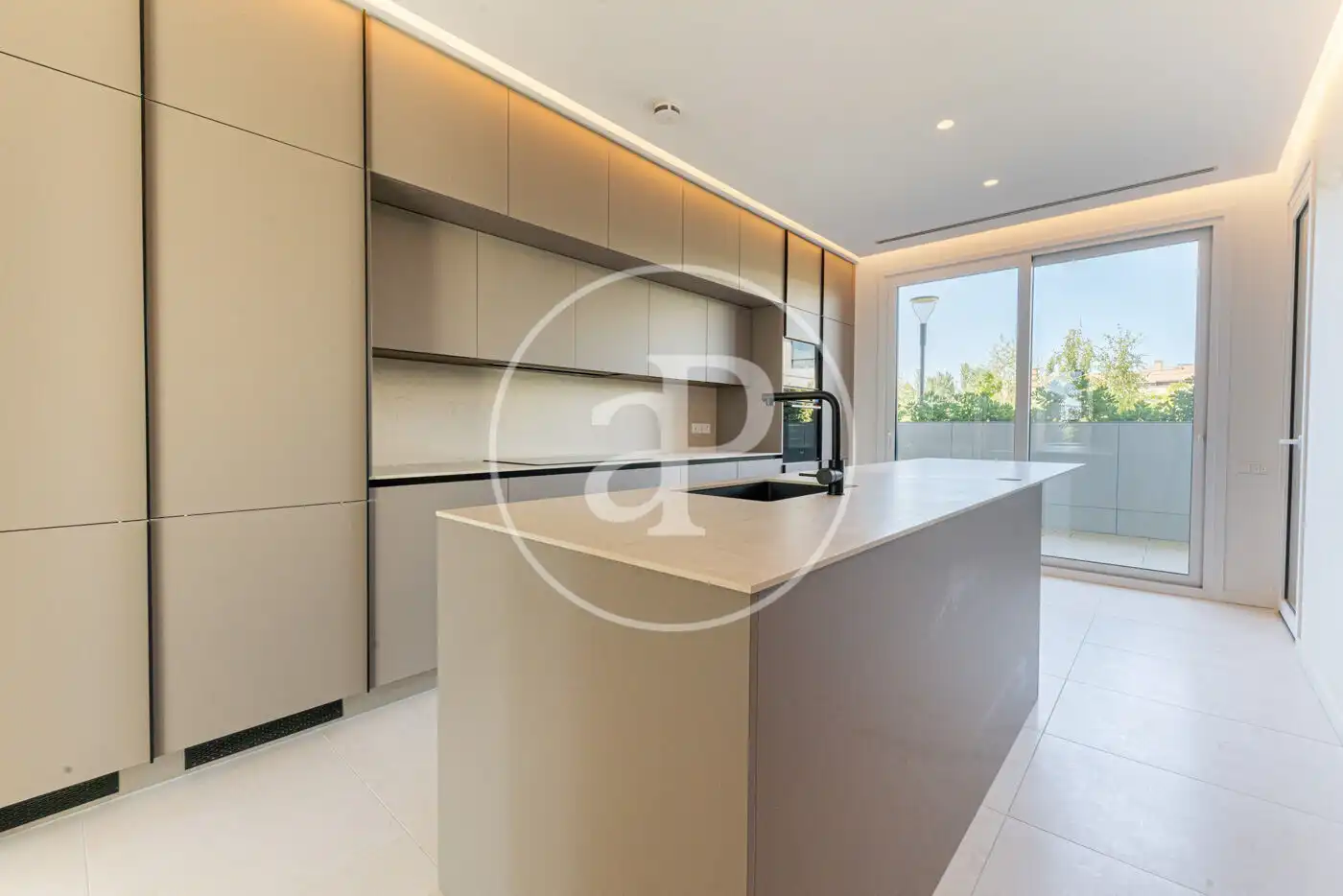 Kitchen of Flat for rent in Pozuelo de Alarcón  with Air Conditioner, Heating and Private garden