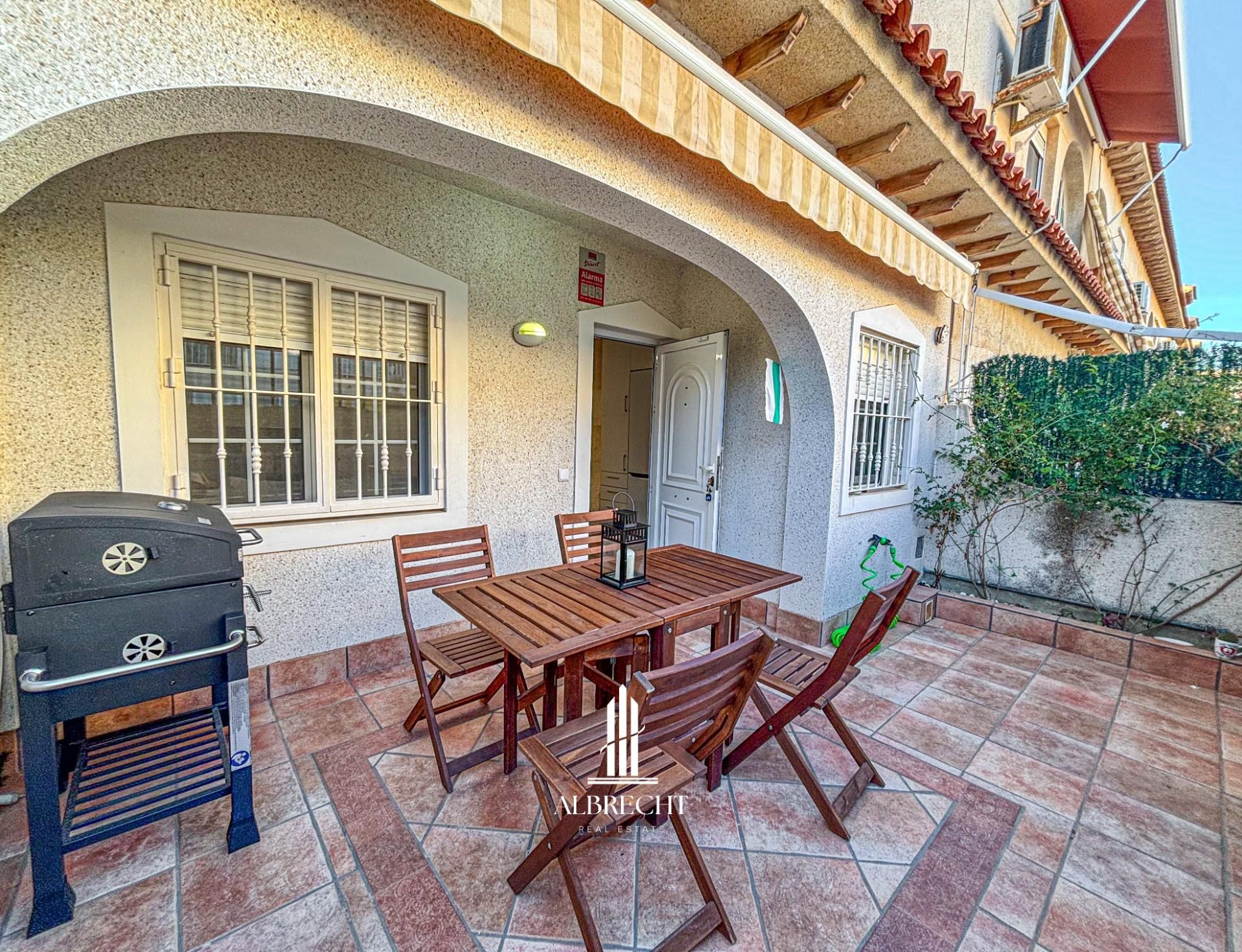 Jardín de Casa adosada de alquiler en Santa Pola con Aire acondicionado, Calefacción y Terraza