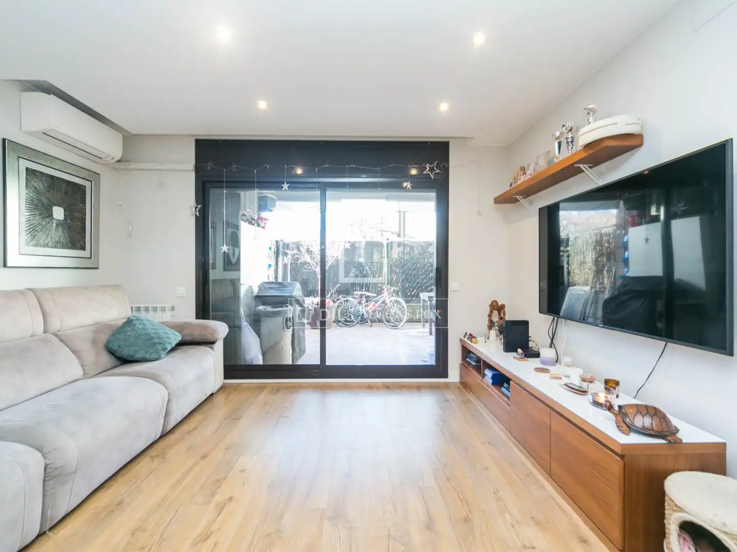 Living room of Flat for sale in Sant Cugat del Vallès  with Air Conditioner, Heating and Terrace