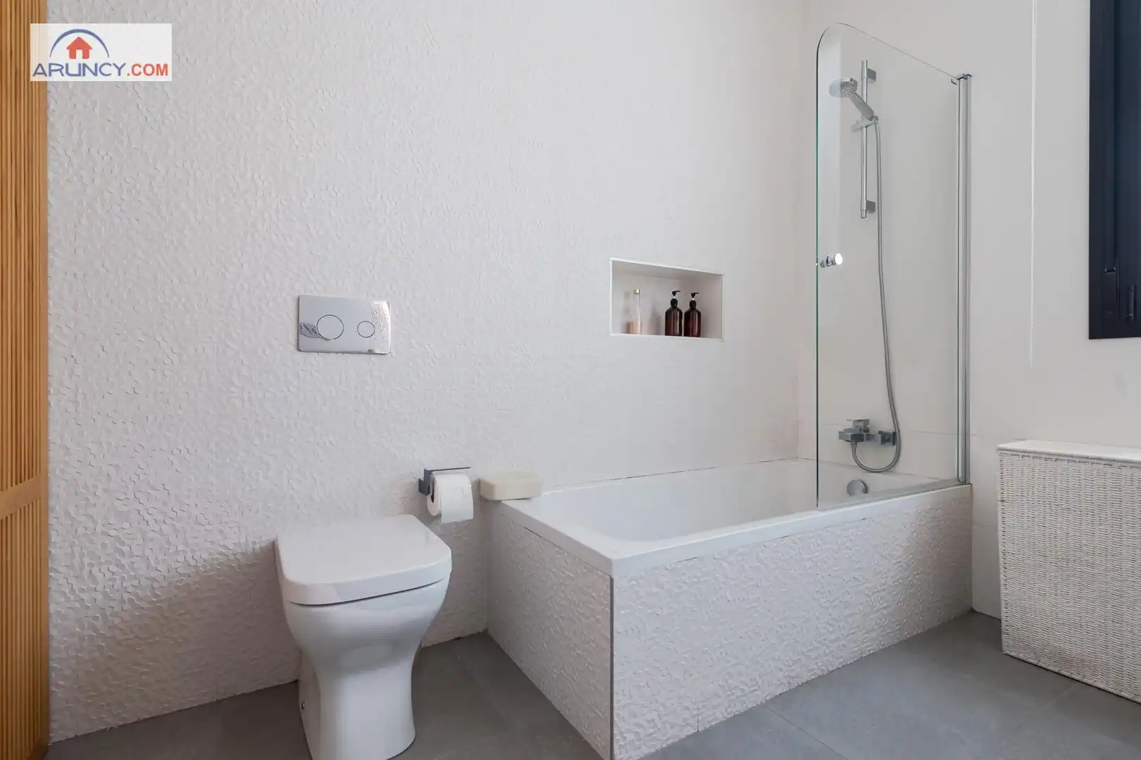 Baño de Casa adosada en venta en Dos Hermanas con Aire acondicionado, Jardín privado y Terraza