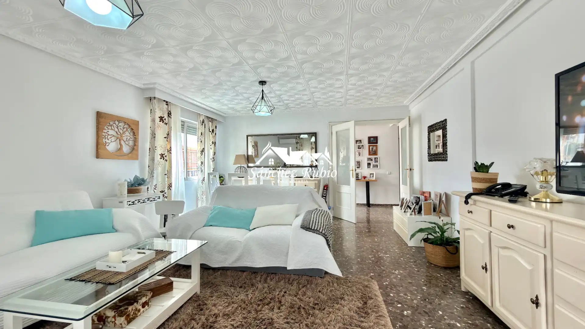 Sala d'estar de Casa o xalet en venda en Torres de la Alameda amb Aire condicionat, Calefacció i Jardí privat
