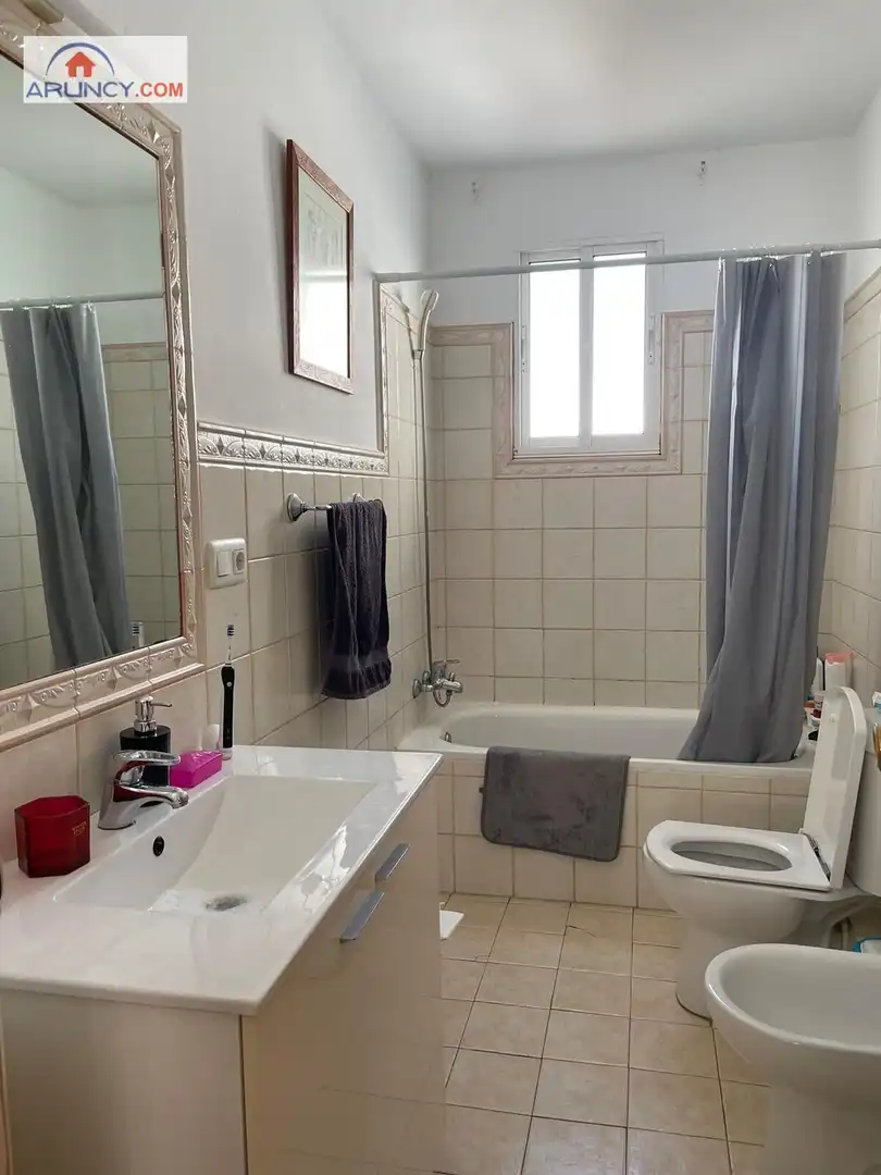 Baño de Piso de alquiler en Sevilla con Aire acondicionado, Calefacción y Amueblado