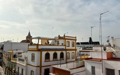Vista exterior de Àtic en venda en  Sevilla Capital amb Aire condicionat, Calefacció i Parquet