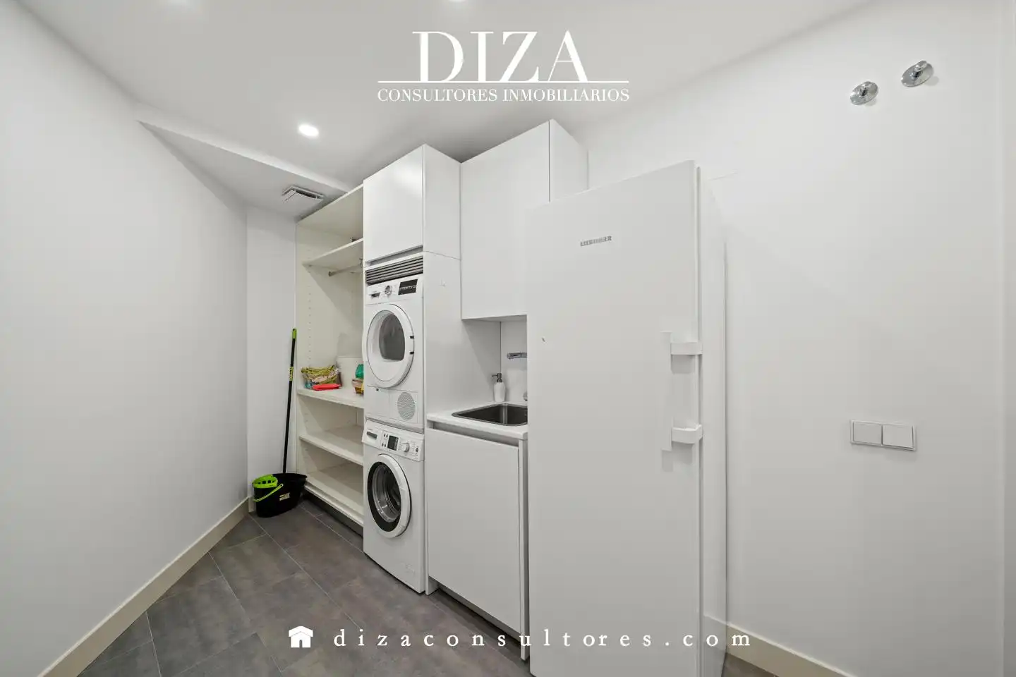 Cocina de Dúplex de alquiler en Madrid con Aire acondicionado y Amueblado