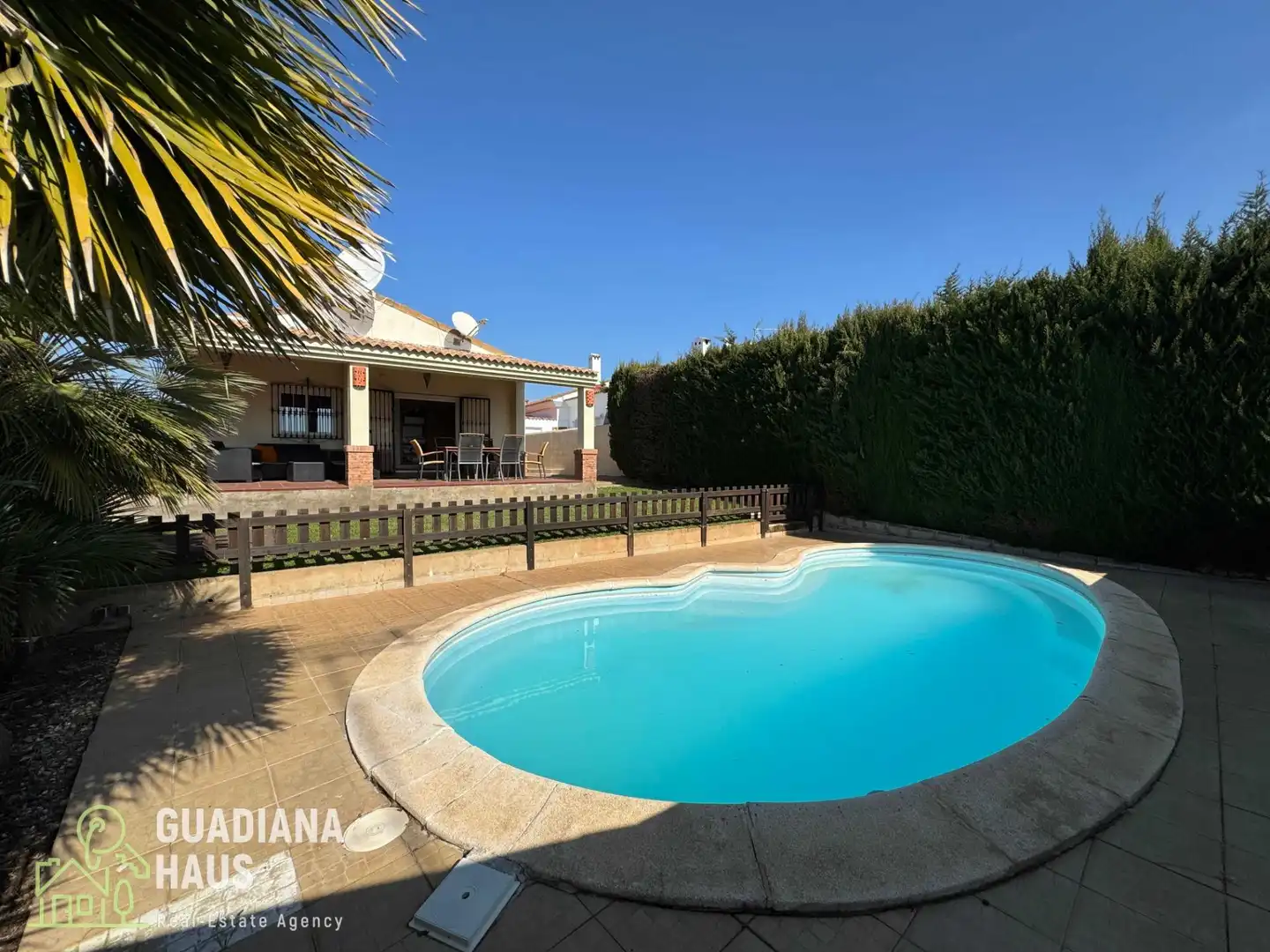 Vista exterior de Casa o chalet en venta en Ayamonte con Jardín privado, Terraza y Piscina comunitaria