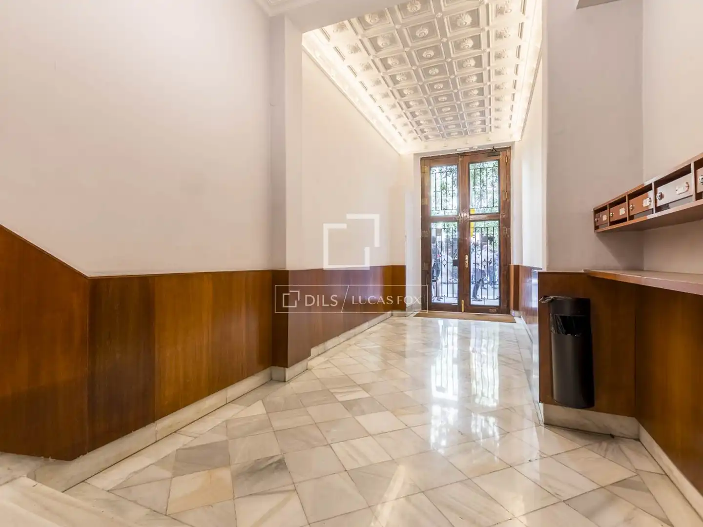 Wohnung zum Verkauf in Barcelona mit Klimaanlage, Heizung und Terrasse