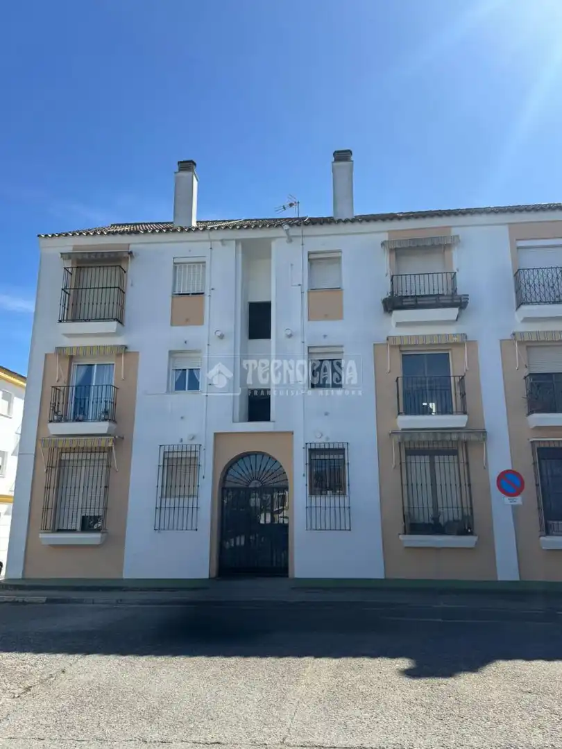 Vista exterior de Pis en venda en Arcos de la Frontera amb Aire condicionat i Balcó