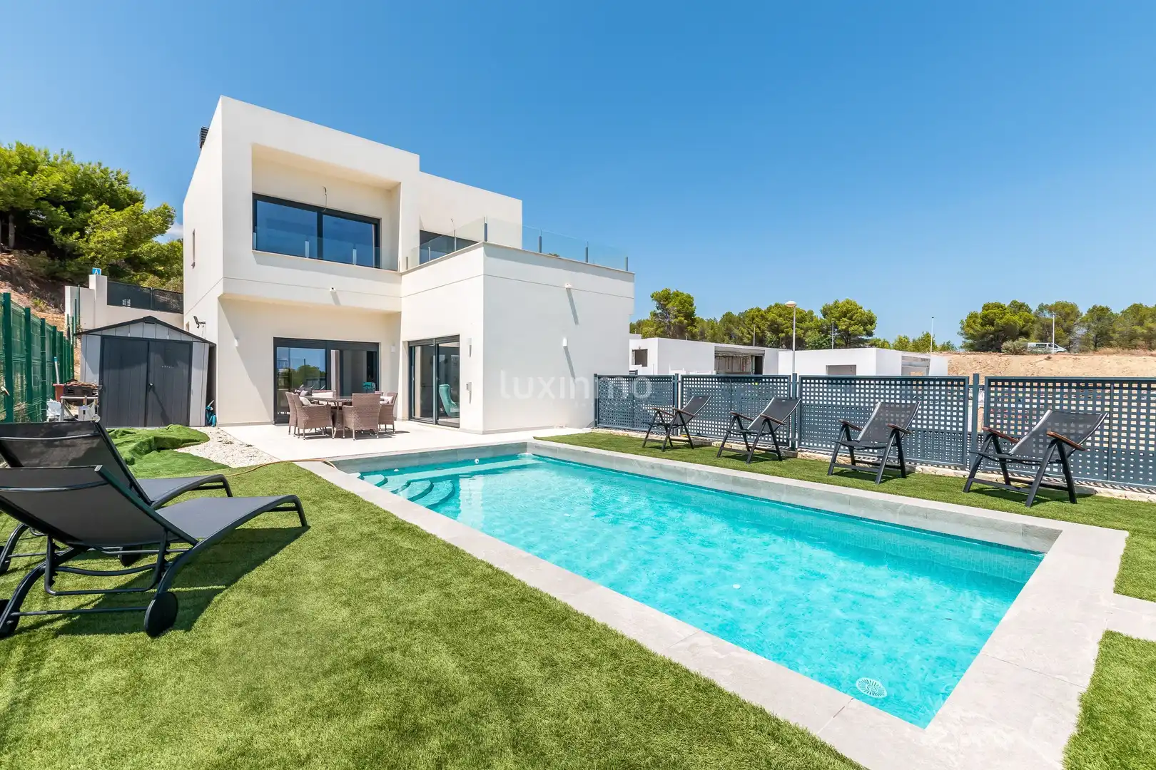 Chalet con piscina en venta en Escandinavia - Cautivador