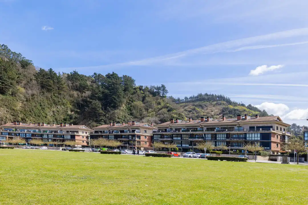 Vista exterior de Dúplex en venta en Orio con Calefacción, Terraza y Balcón