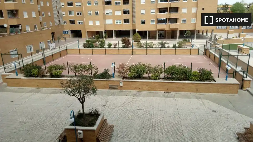 Aparcament de Pis per a compartir en Zaragoza amb Aire condicionat, Calefacció i Moblat