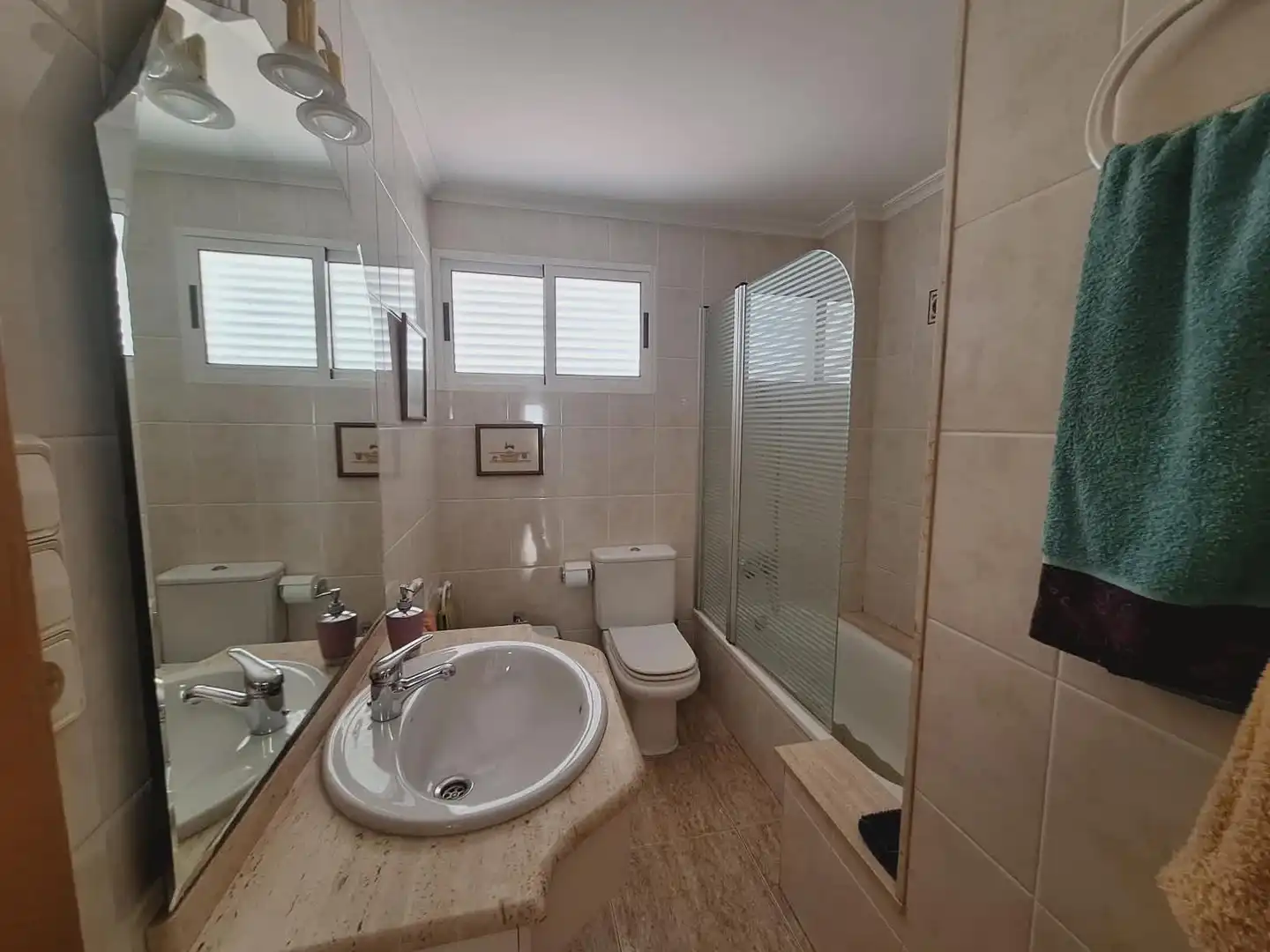 Baño de Casa adosada en venta en Tavernes de la Valldigna con Aire acondicionado, Terraza y Balcón