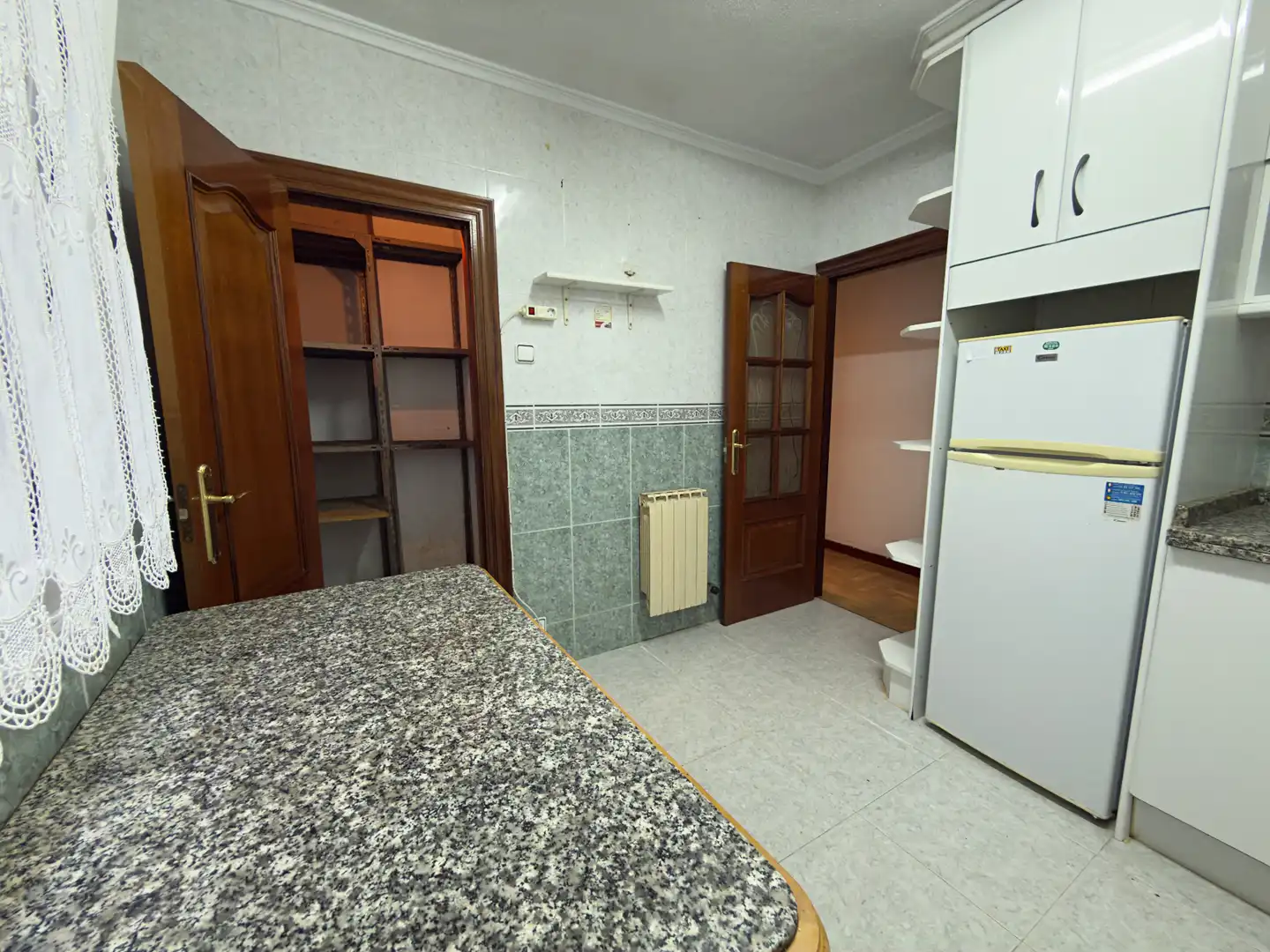 Cuina de Pis en venda en Gijón  amb Calefacció, Parquet i Terrassa