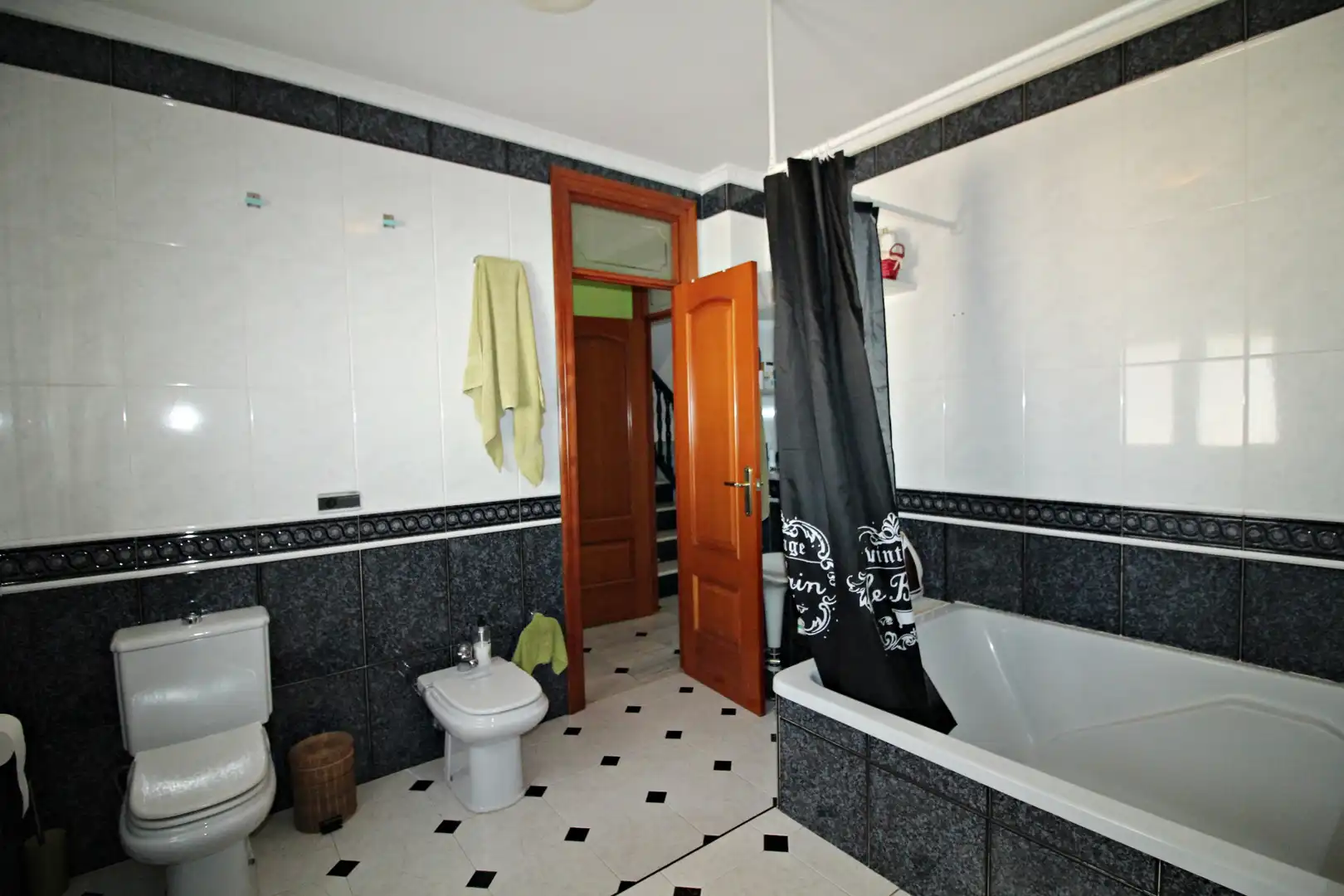 Badezimmer von Einfamilien-Reihenhaus zum Verkauf in Aljaraque