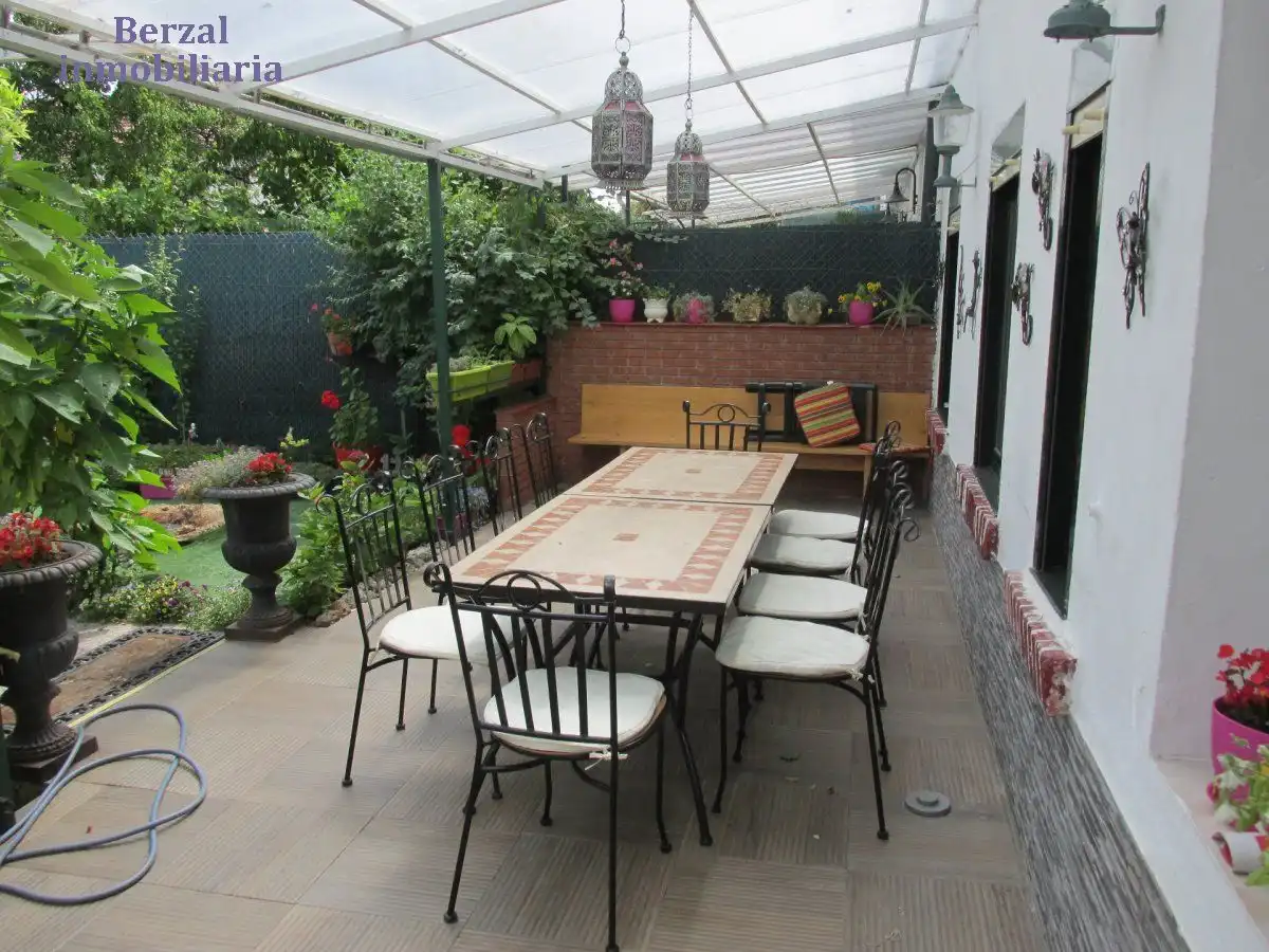 Terrassa de Casa o xalet en venda en  Logroño amb Calefacció, Jardí privat i Terrassa