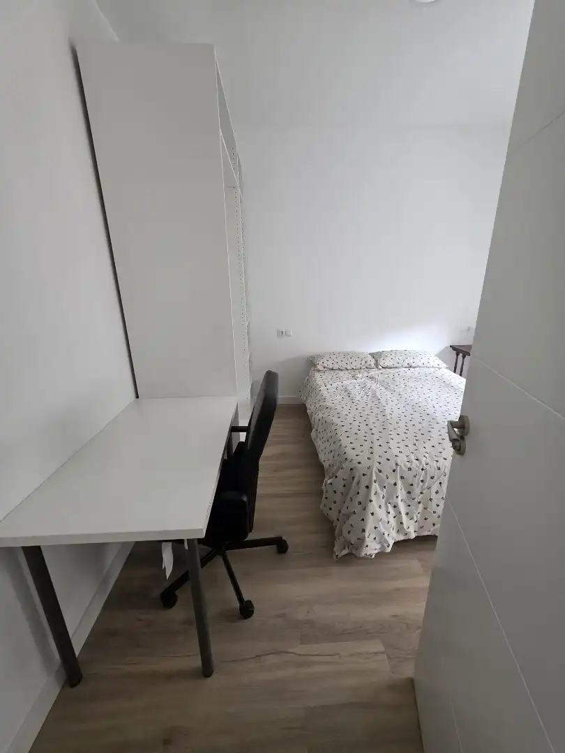 Habitación de Piso para compartir en Ferrol con Amueblado
