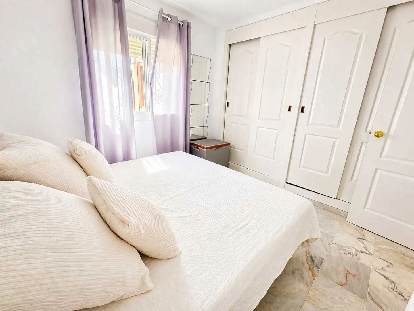 Habitación de Planta baja en venta en Manilva con Jardín privado, Terraza y Trastero