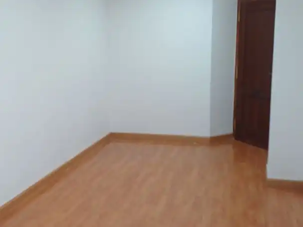 Büro zur Miete in Burgos mit Heizung, Internet und Alarm
