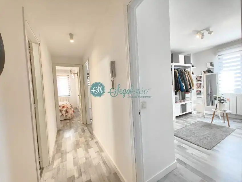 Piso en venta en Torrecaballeros con Calefacción, Terraza y Amueblado