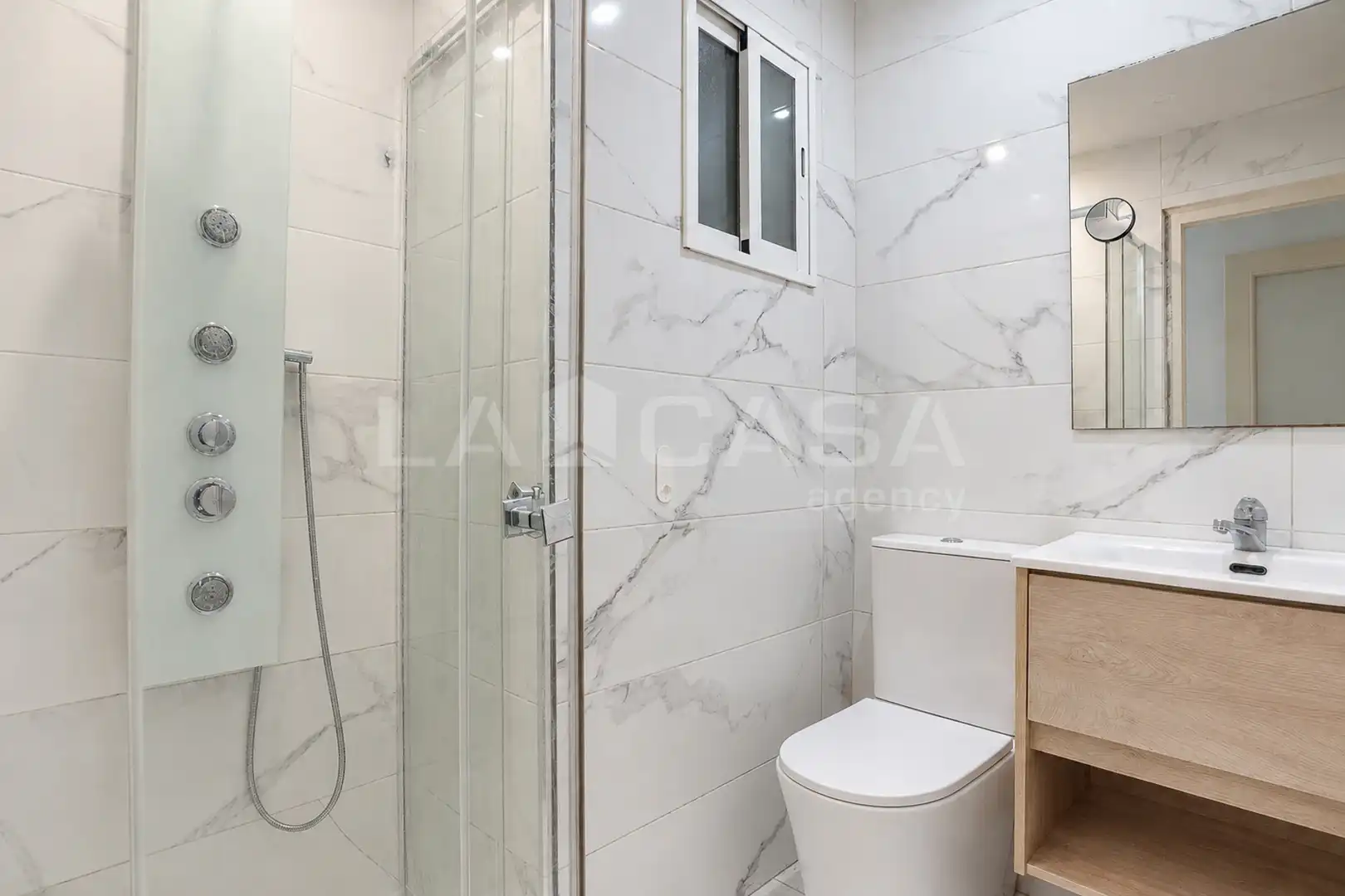 Baño de Piso en venta en Sant Martí