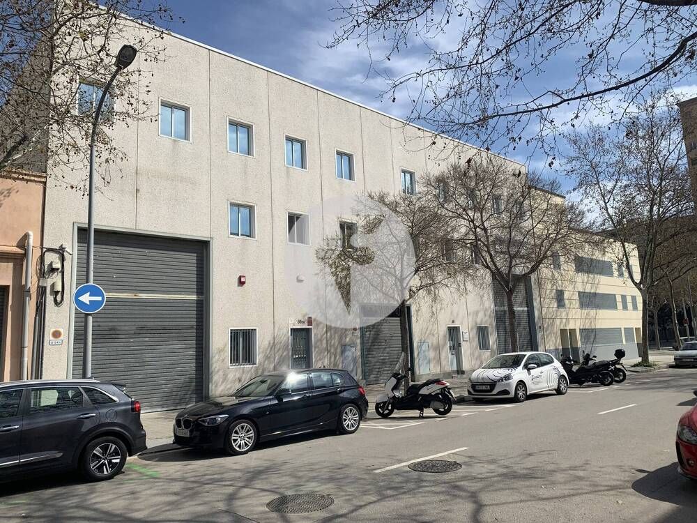 Vista exterior de Nau industrial de lloguer en  Barcelona Capital