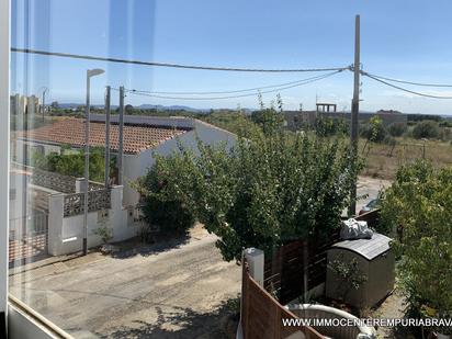 Vista exterior de Apartament en venda en Roses amb Terrassa