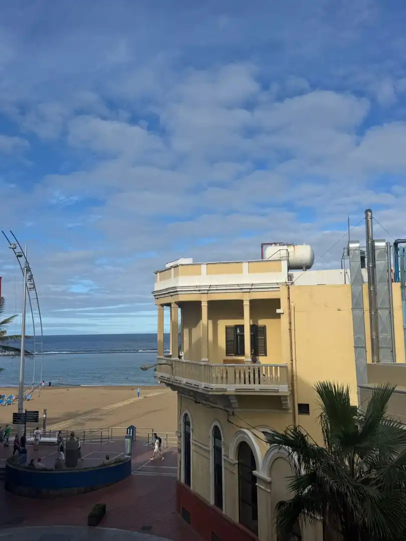 Vista exterior de Piso de alquiler en Las Palmas de Gran Canaria con Trastero, Amueblado y Horno