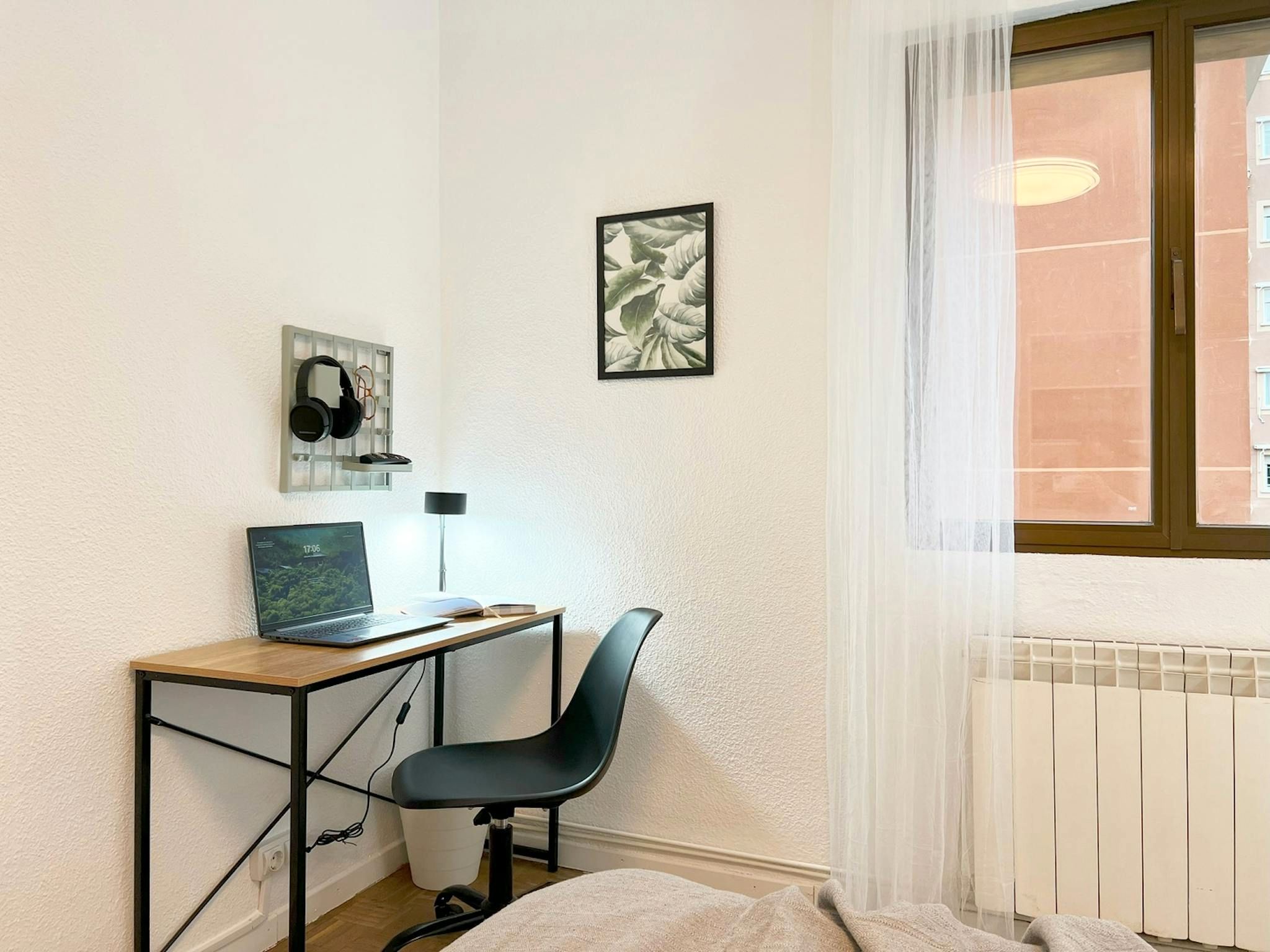 Bedroom of Flat to share in  Madrid Capital  with Heating, Furnished and Washing machine