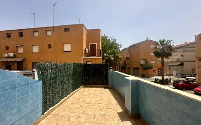 Vista exterior de Casa adosada en venda en Albuixech amb Aire condicionat, Terrassa i Balcó