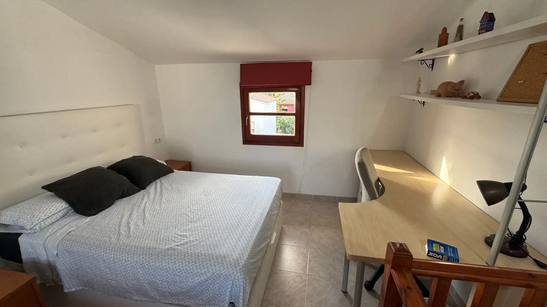 Schlafzimmer von Einfamilien-Reihenhaus zum Verkauf in Torredembarra mit Klimaanlage, Heizung und Privatgarten