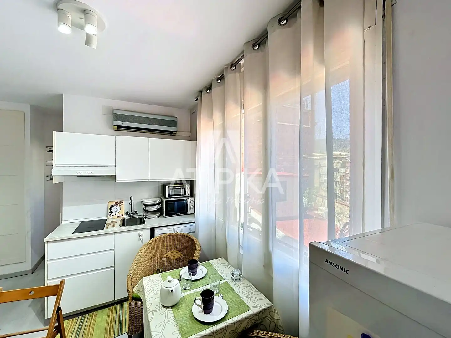 Küche von Büro zum Verkauf in Barcelona mit Klimaanlage und Möbliert