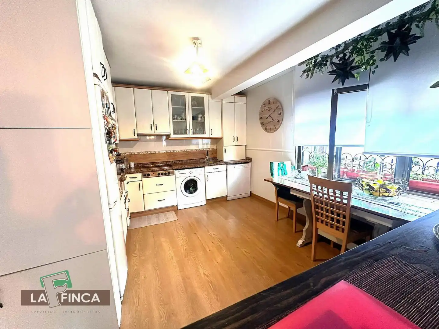 Kitchen of Flat for sale in Oviedo   with Heating and Furnished
