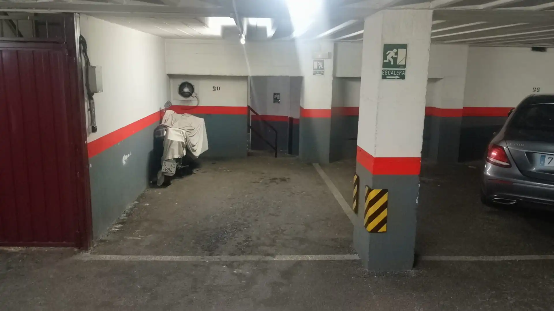Parking de Piso de alquiler en Oviedo  con Calefacción, Parquet y Amueblado