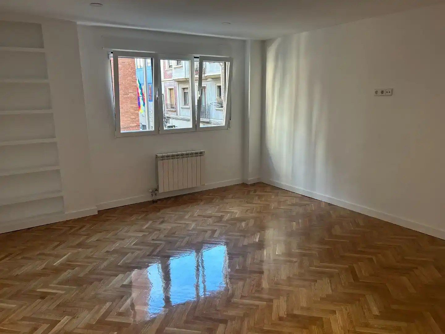 Schlafzimmer von Wohnung zur Miete in  Madrid Capital mit Klimaanlage und Balkon