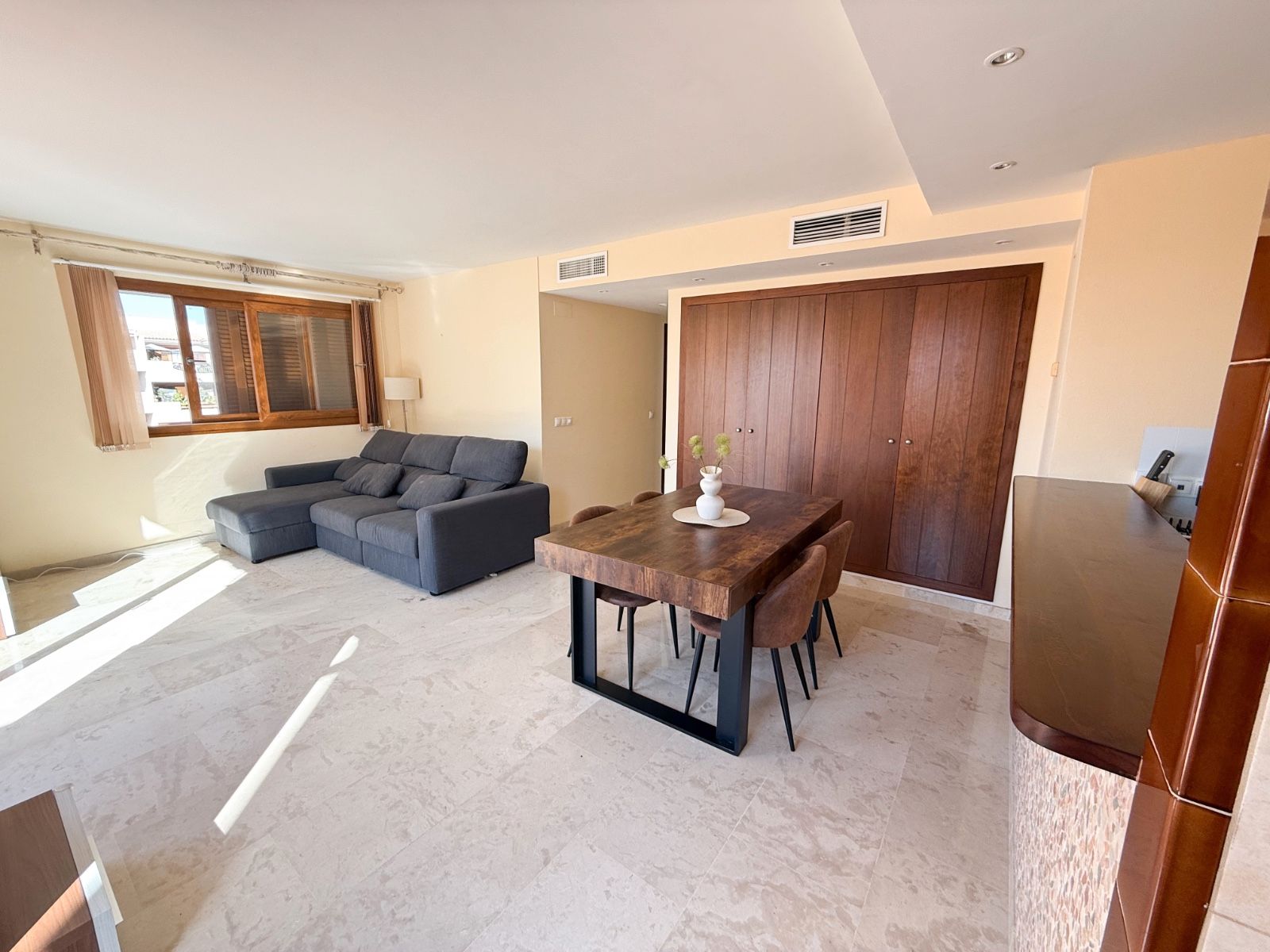 Living room of Flat to rent in Torrevieja  with Air Conditioner, Terrace and Swimming Pool