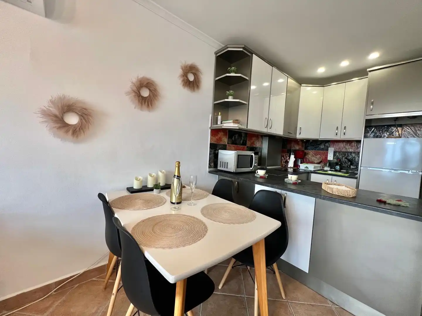 Cuina de Apartament de lloguer en Torrevieja amb Aire condicionat, Calefacció i Moblat