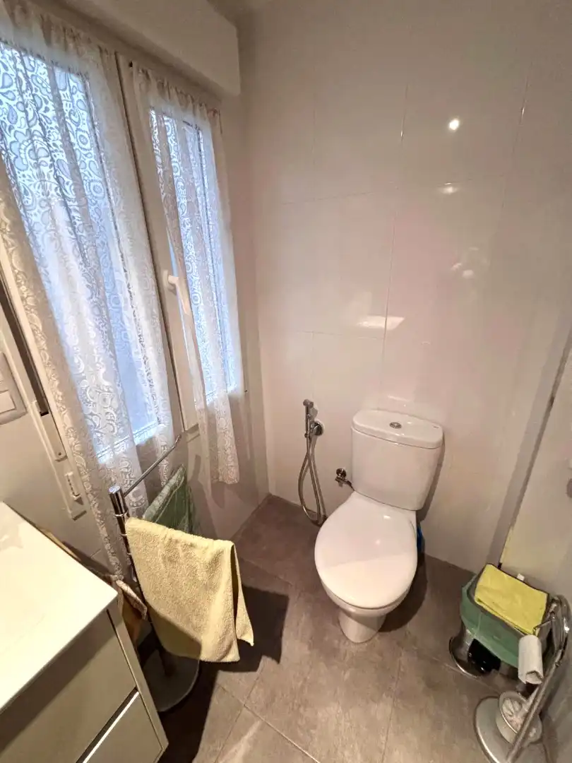 Baño de Piso en venta en Gijón  con Calefacción, Parquet y Amueblado