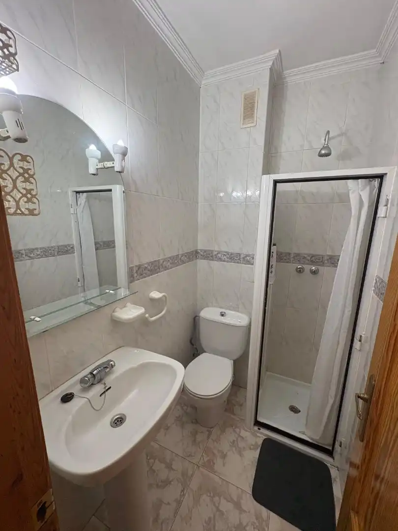 Baño de Piso para compartir en Plasencia con Aire acondicionado, Amueblado y Balcón