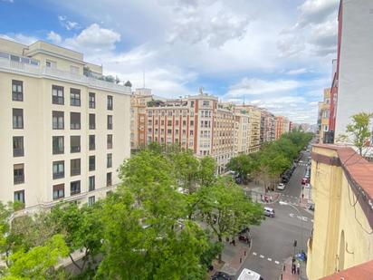 Exterior view of Attic for sale in  Madrid Capital  with Air Conditioner, Heating and Terrace