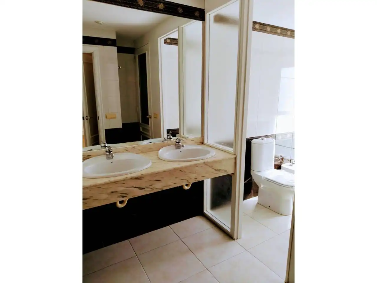 Baño de Dúplex de alquiler en Burgos con Calefacción, Parquet y Amueblado
