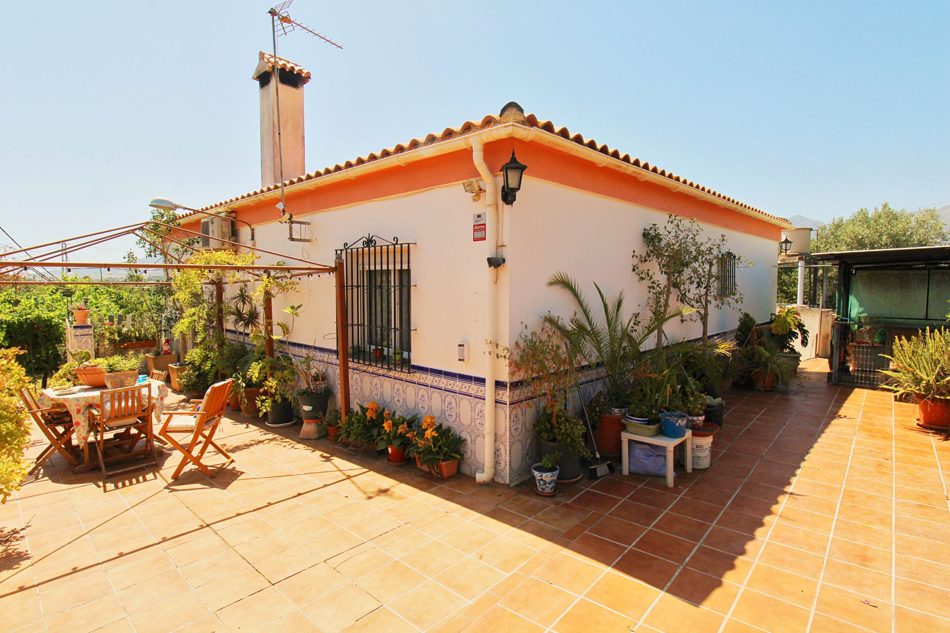 Vista exterior de Finca rústica en venda en Alhaurín de la Torre amb Aire condicionat, Calefacció i Jardí privat